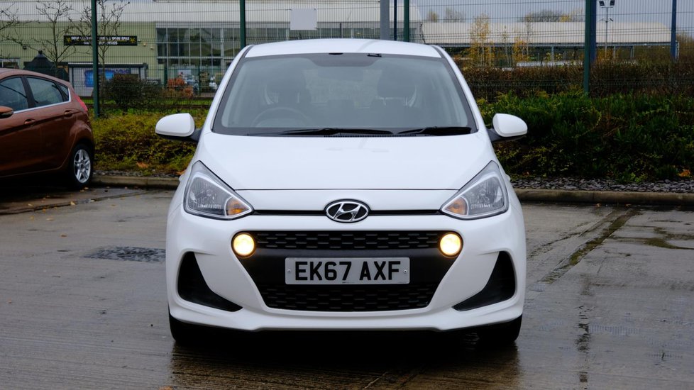 Used Hyundai I10 1 0 Se 5dr White Ek67axf Wakefield