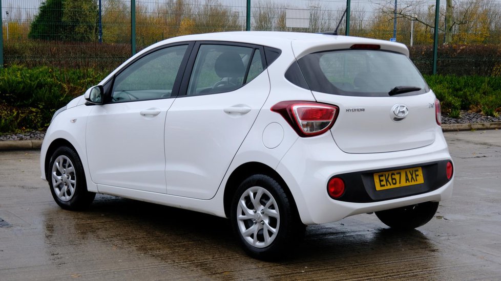 Used Hyundai I10 1 0 Se 5dr White Ek67axf Wakefield