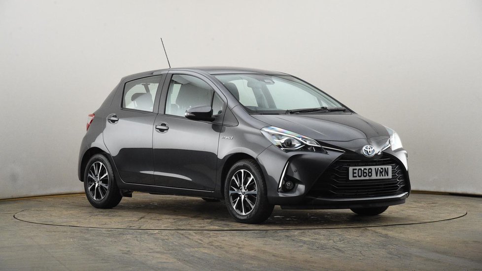 Used Toyota Yaris 1 5 Hybrid Icon Tech 5dr Cvt Grey Eo68vrn