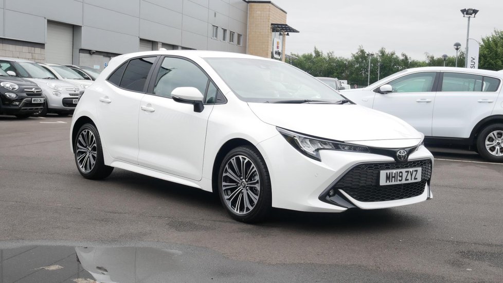 White Toyota Corolla >> Used Toyota Corolla 1 2t Vvt I Design 5dr White Mh19zyz White Toyota Corolla >> Used Toyota Corolla 1 2t Vvt I Design 5dr White Mh19zyz