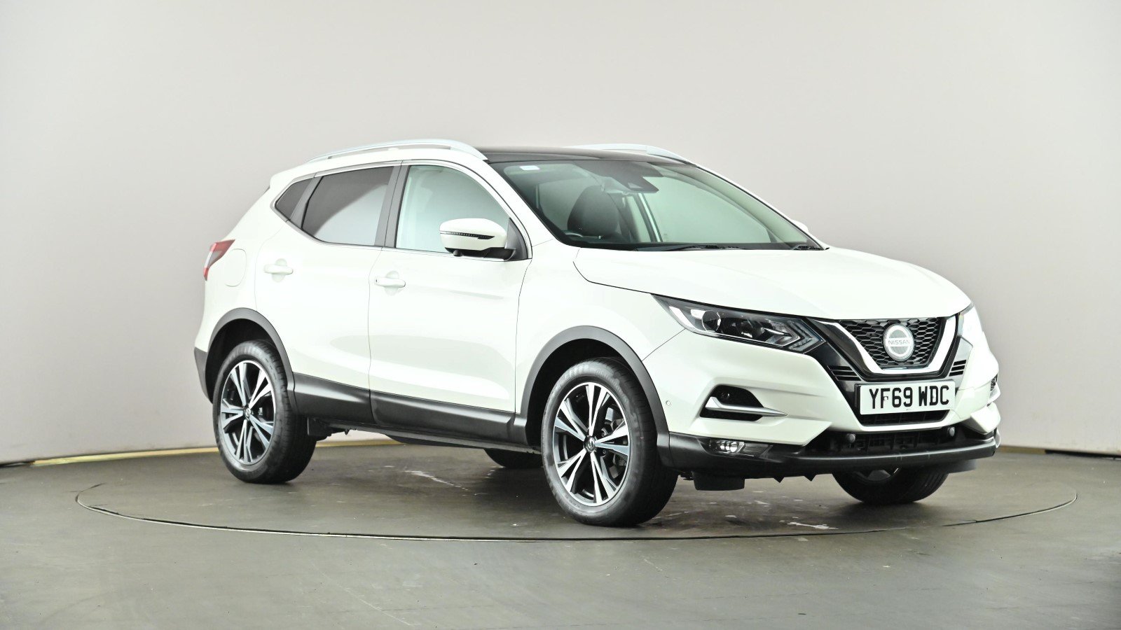 nissan qashqai n connecta white